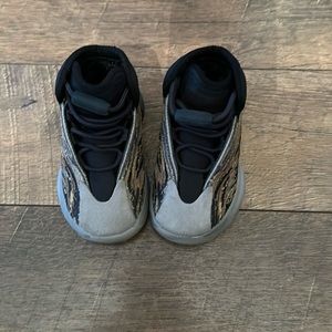 Toddler Yeezy 700 size 5